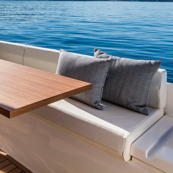 Boten buiten stoffering en matrassen