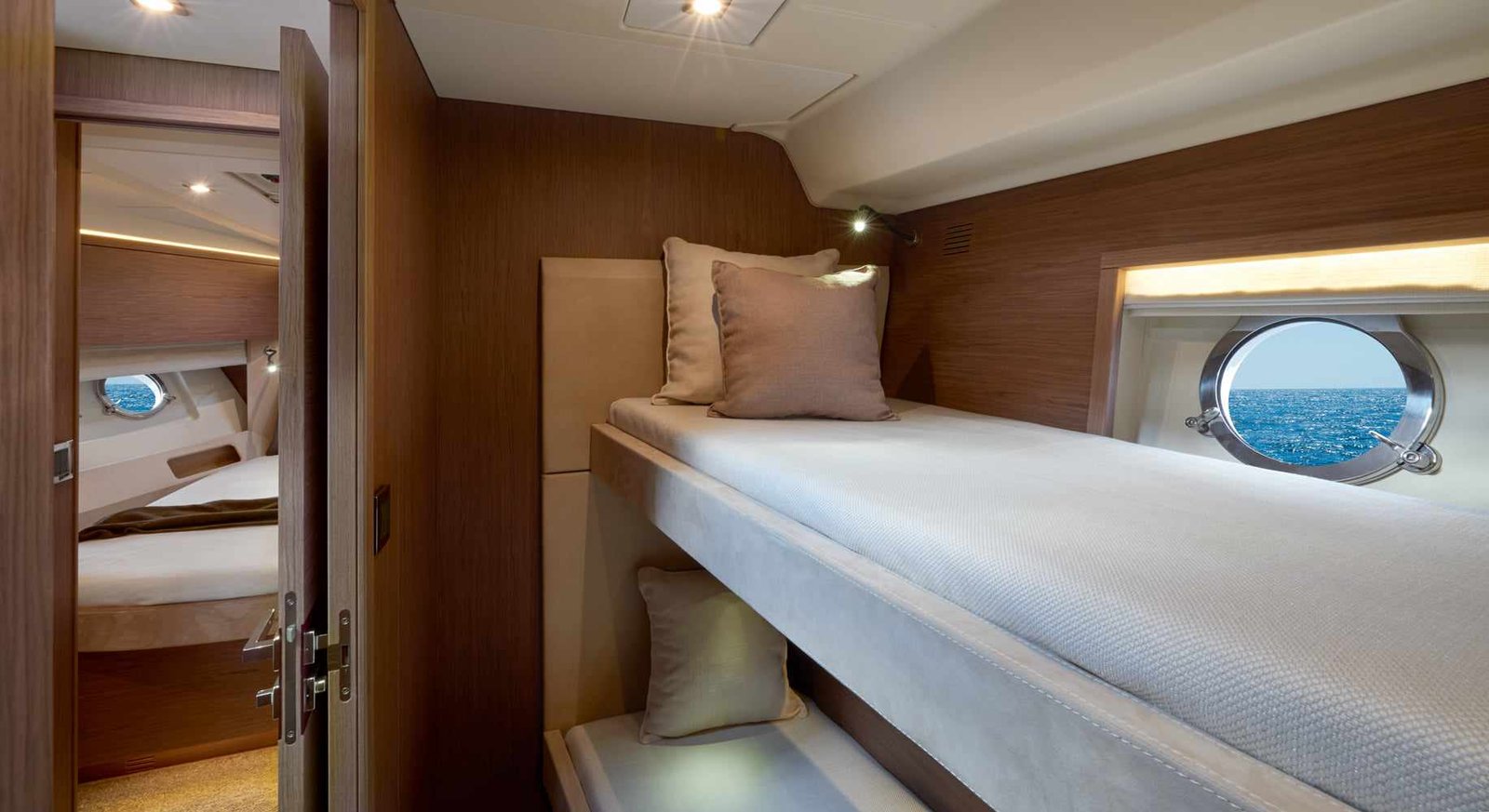 Gordijnen Plezierjacht Cruiser